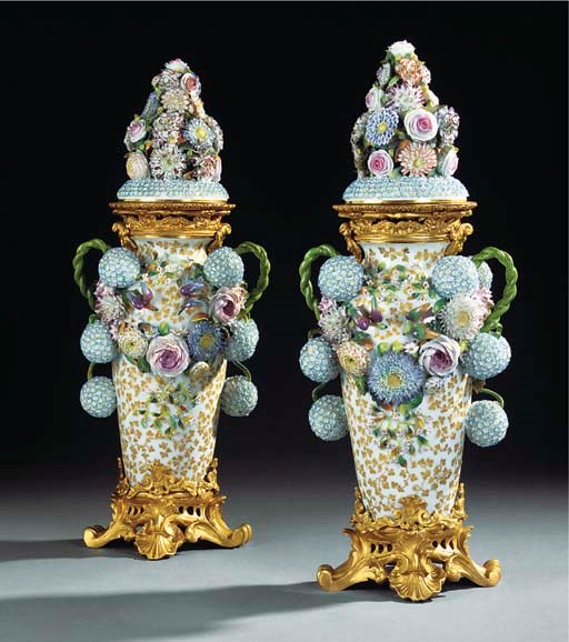 A pair of 'Schneeballen' porcelain vases and covers