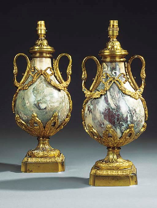 A PAIR OF GILT BRASS AND BRECHE VIOLET MARBLE TABLE LAMPS