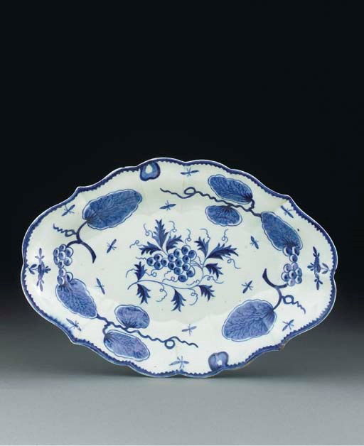 A Worcester blue and white lozenge-shaped dish