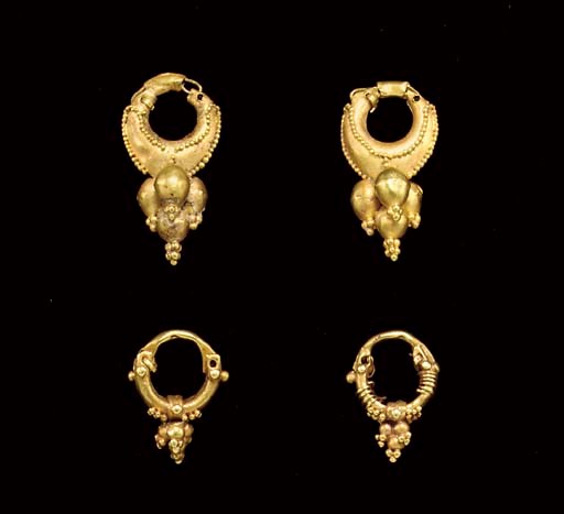 TWO PAIRS OF ROMAN OR PARTHIAN GOLD EARRINGS