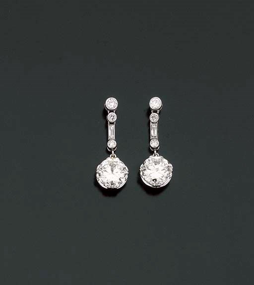 PAIRE DE PENDANTS D'OREILLES DIAMANTS