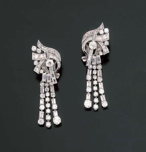 PAIRE DE PENDANTS D'OREILLES DIAMANTS