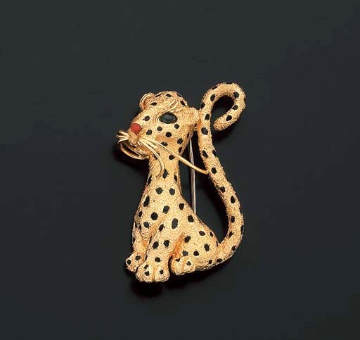 CLIP PANTHERE EMERAUDE ET EMAIL, PAR VAN CLEEF & ARPELS