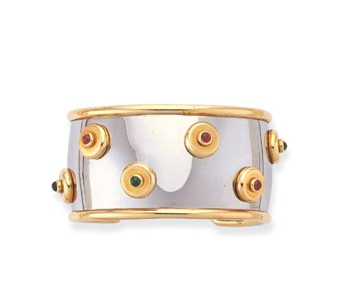 BRACELET MANCHETTE SAPHIRS, RUBIS ET EMERAUDES, PAR TABBAH