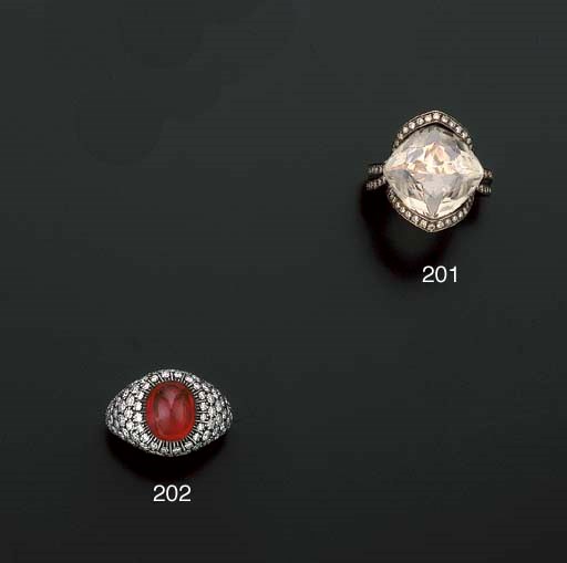BAGUE QUARTZ FUME ET DIAMANTS, PAR GUY ELLIA