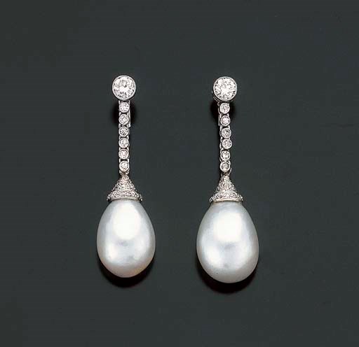 PAIRE DE PENDANTS D'OREILLES PERLES ET DIAMANTS