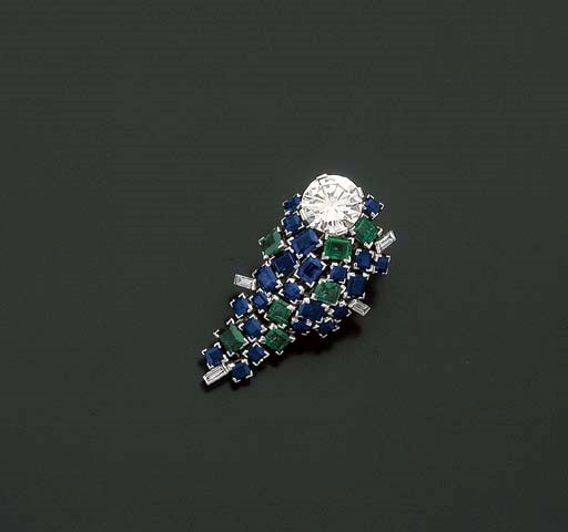 CLIP SAPHIRS, EMERAUDES ET DIAMANTS, PAR BELPERRON