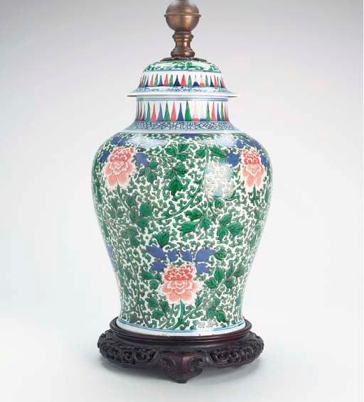 A CHINESE WUCAI PORCELAIN VASE MOUNTED AS A LAMP,