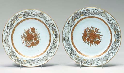 A PAIR OF CHINESE EXPORT GRISAILLE PLATES,
