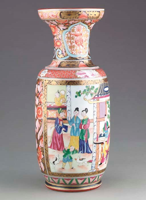 A LARGE CONTINENTAL PORCELAIN VASE,