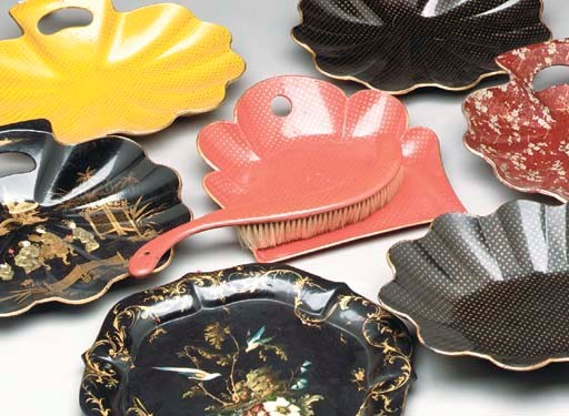 A GROUP OF VICTORIAN PAPIER MACHE HOUSEHOLD WARES,