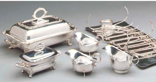 A GROUP OF SILVER PLATED SERVING WARES,
