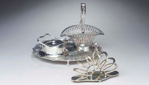 A GROUP OF VICTORIAN SILVER PLATED TABLE WARES,