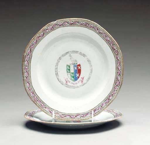 A PAIR OF CHINESE EXPORT ARMORIAL PLATES,