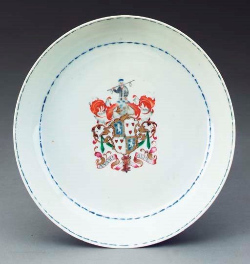 A CHINESE EXPORT PORCELAIN ARMORIAL BOWL,