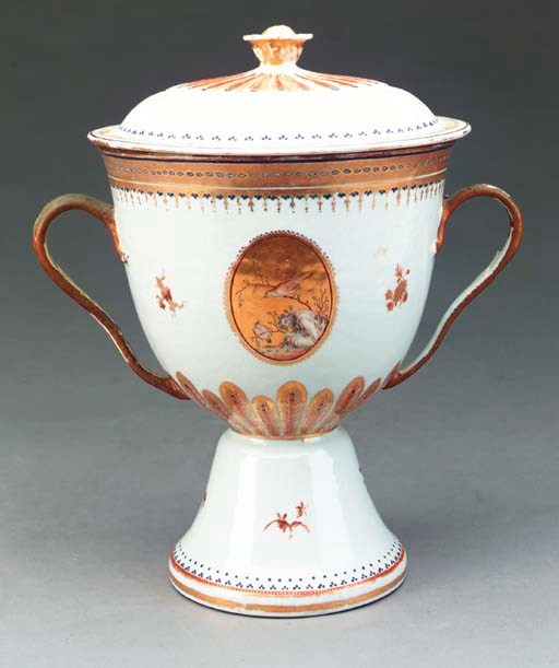 A CHINESE EXPORT PORCELAIN TWO-HANDLED URN AND COVER,