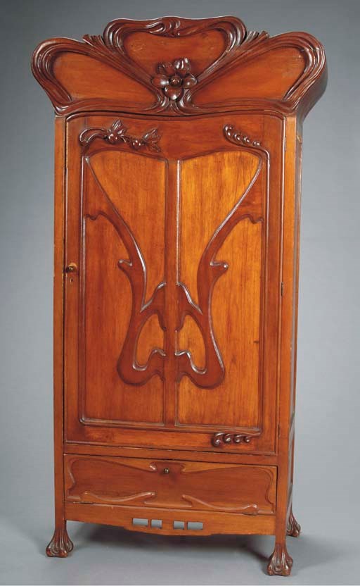 AN ART NOUVEAU STYLE CARVED MAHOGANY ARMOIRE,