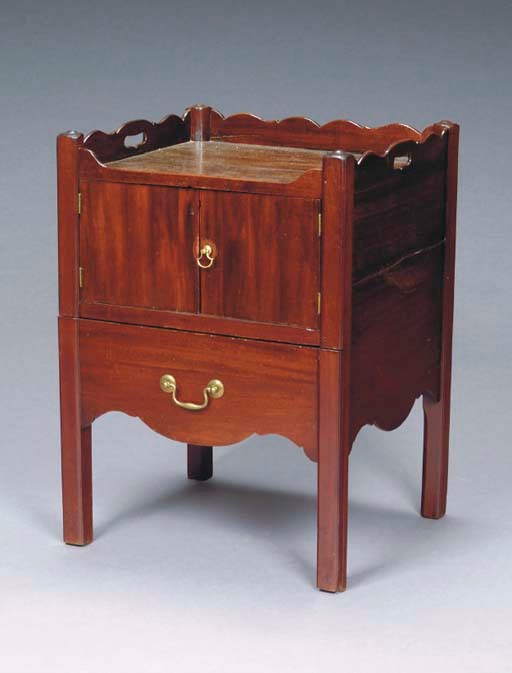 A GEORGE III MAHOGANY BEDSIDE COMMODE,