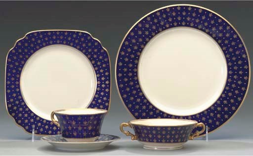 AN AMERICAN PORCELAIN PART DINNER SERVICE,