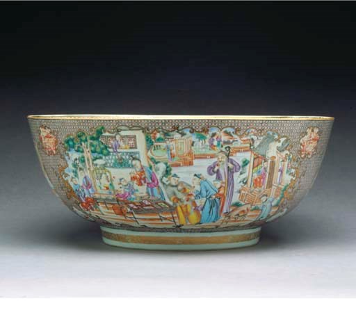 A CHINESE EXPORT PORCELAIN MANDARIN PALETTE PUNCH BOWL,