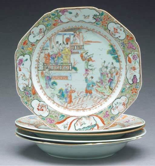 FIVE CHINESE EXPORT PORCELAIN FAMILLE ROSE PLATES,