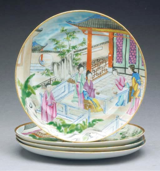 SET OF FOUR CHINESE PORCELAIN CANTON FAMILLE ROSE PLATES,