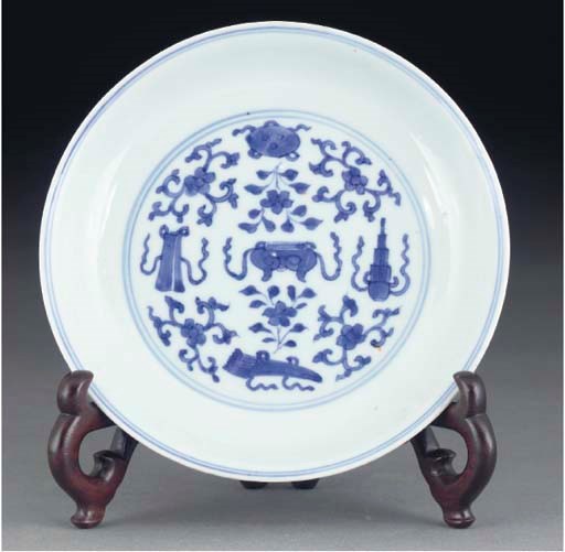 A Chinese blue and white saucer dish, Kangxi