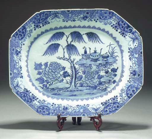 A Chinese blue and white meat dish, 18th century