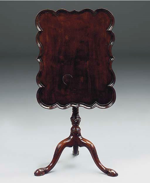 A MAHOGANY TRIPOD TABLE