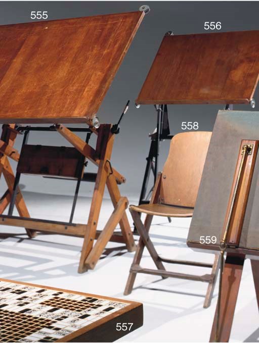 TABLE A DESSIN