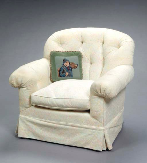 A PAIR OF CONTEMPORARY UPHOLSTERED CLUB CHAIRS,