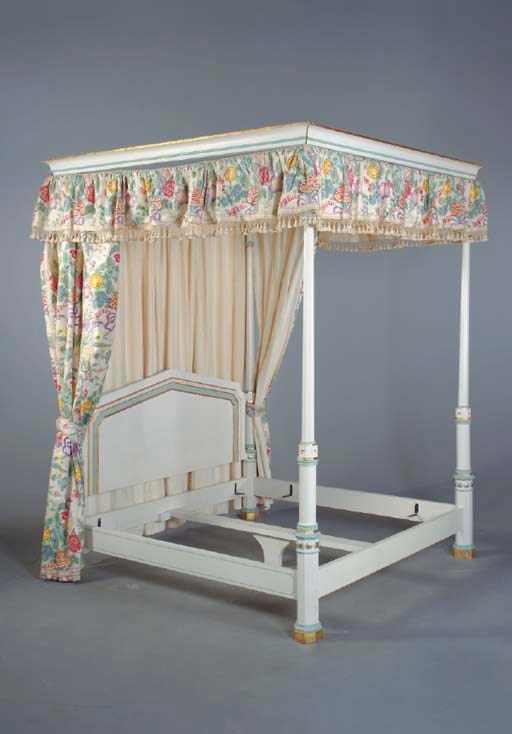 A WILLIAM IV STYLE CREAM PAINTED AND PARCEL-GILT BED WITH HANGINGS,