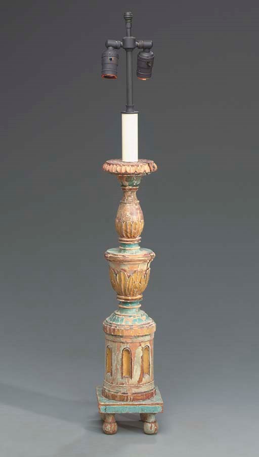 A PAIR OF CARVED AND POLYCHROME-DECORATED WOOD COLUMNAR-FORM TABLE LAMPS,