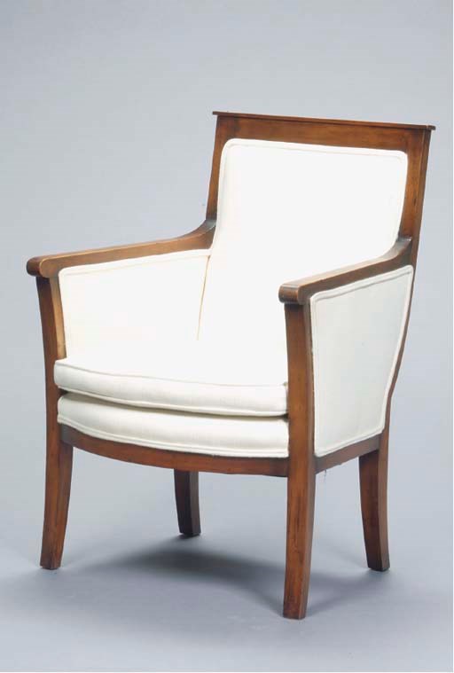 A PAIR OF NORTH EUROPEAN NEOCLASSIC STYLE MAHOGANY BERGERES,