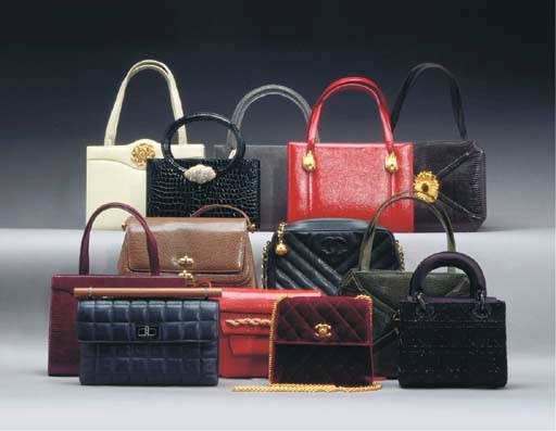 A COLLECTION OF CHANNEL, MARTIN VAN SCHAAK, CHRISTIAN DIOR, GUCCI, BURBERRY AND VARIOUS DESIGNER HANDBAGS AND CLUTCHES,
