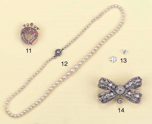 TWO UNMOUNTED DIAMONDS
