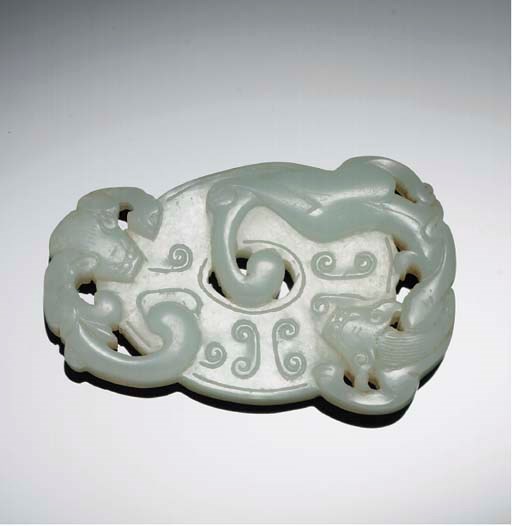 A Chinese pale celadon jade pendant, 19th/20th century