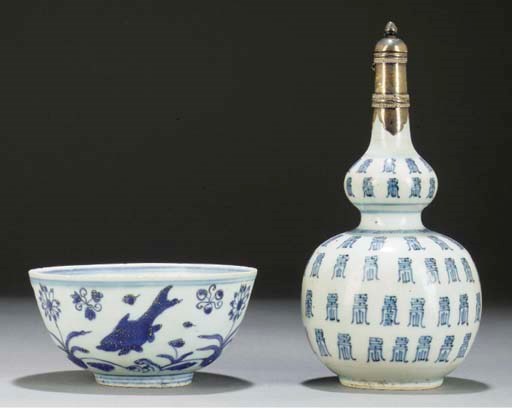 A Chinese blue and white double gourd shaped vase, Kangxi