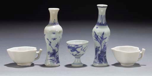 Two Chinese miniature blue and white vases, early 18th century
