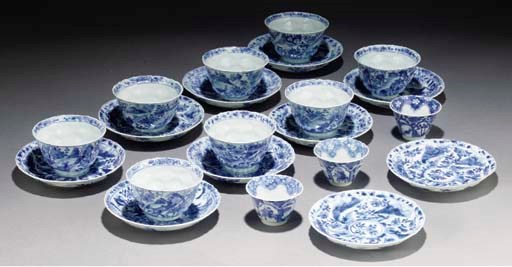 A set of eight Chinese blue and white tea bowls and ten saucers, Kangxi