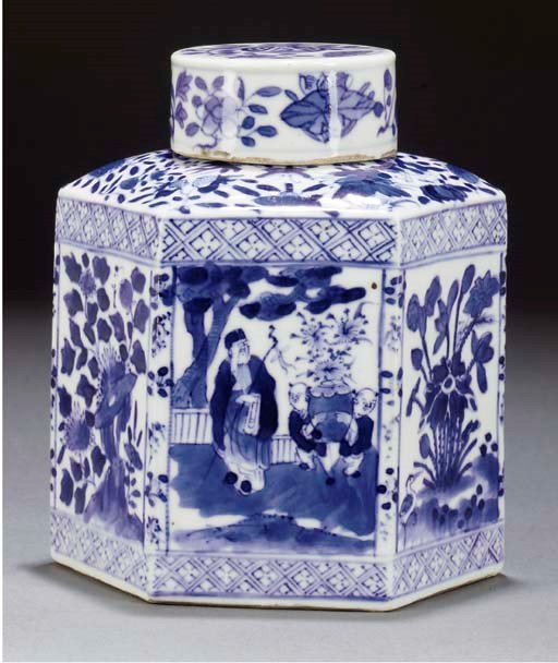 A Chinese blue and white hexagonal teacaddy and cover, 19th century