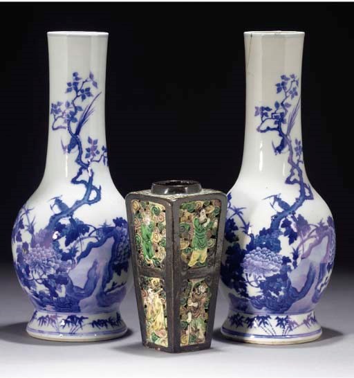 A pair of Chinese blue and white vases, 19th century