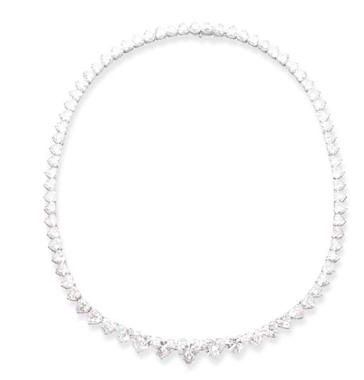 A FINE HEART-SHAPED DIAMOND NECKLACE