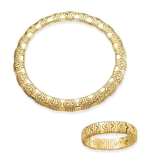 AN 18K GOLD 'PARENTESI' NECKLACE AND BANGLE, BY BULGARI