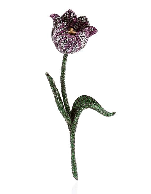 A GREEN GARNET, PINK SAPPHIRE AND DIAMOND TULIP BROOCH