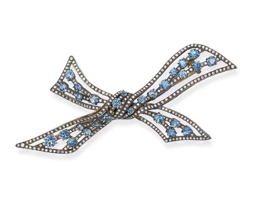AN AQUAMARINE AND DIAMOND BOW BROOCH