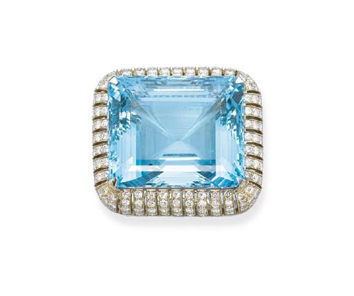 AN IMPRESSIVE AQUAMARINE AND DIAMOND BROOCH