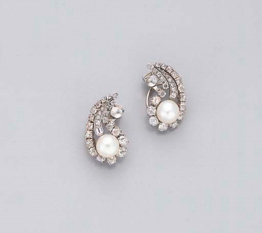 PAIRE DE CLIPS D'OREILLES PERLES DE CULTURE ET DIAMANTS
