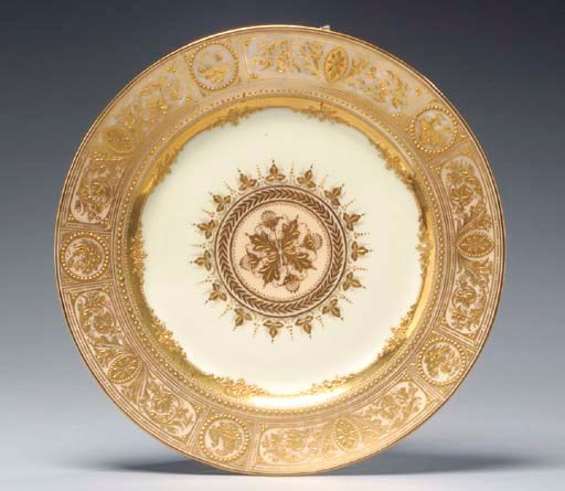 A SET OF TWELVE VIENNA STYLE SALMON GROUND PORCELAIN DINNER PLATES,