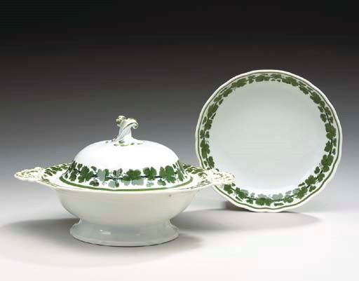 AN EXTENSIVE MEISSEN PART DINNER SERVICE,